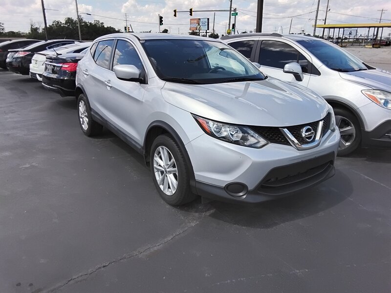 2017 Nissan Rogue Sport S   - Photo 1 - Cahokia, IL 62206