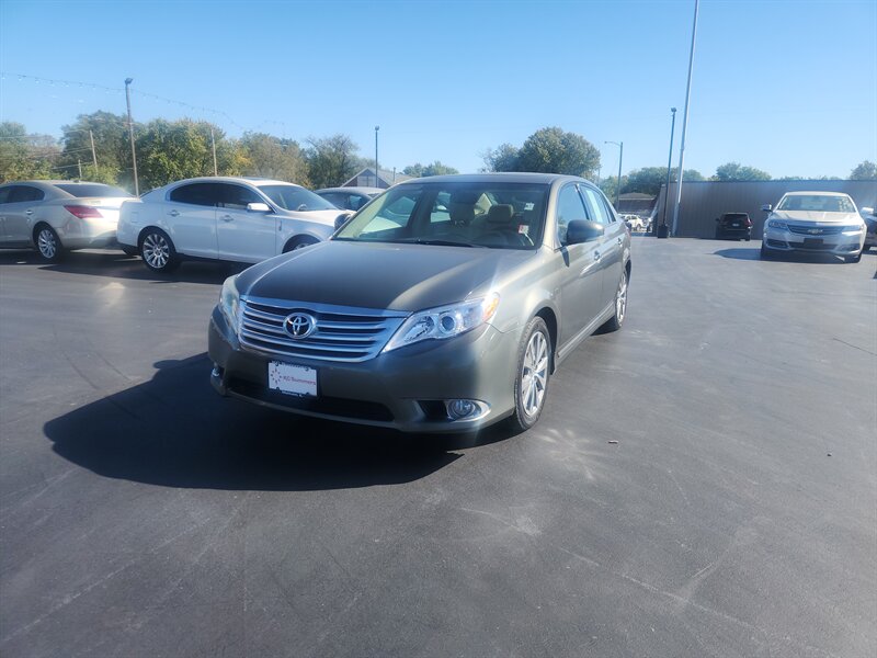2012 Toyota Avalon   - Photo 1 - Cahokia, IL 62206