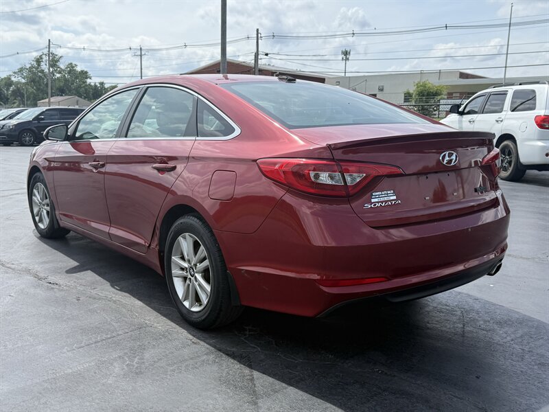 2015 Hyundai SONATA SE - Photo 8 - Cahokia, IL 62206