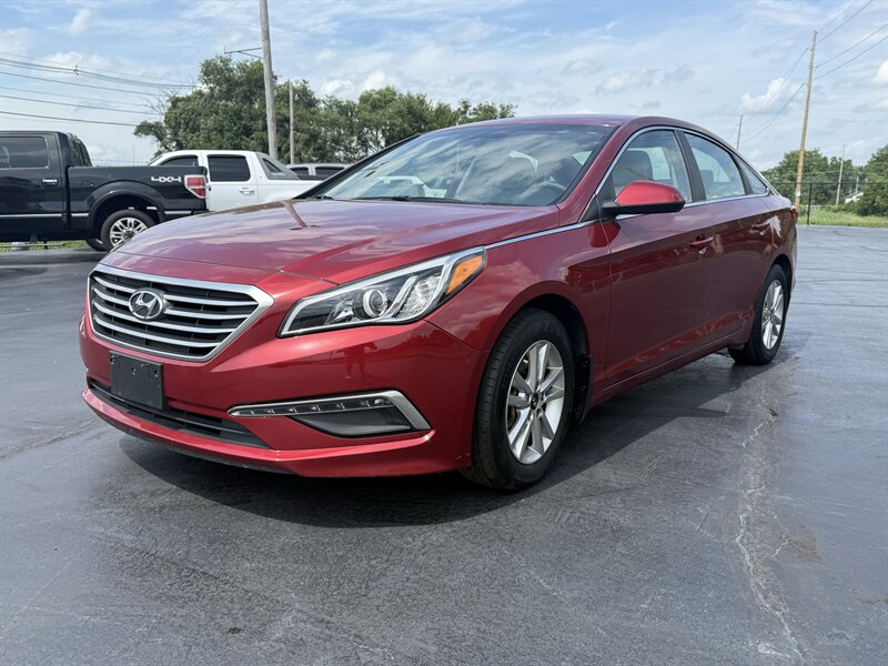2015 Hyundai SONATA SE   - Photo 1 - Cahokia, IL 62206