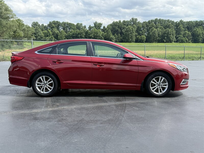 2015 Hyundai SONATA SE - Photo 5 - Cahokia, IL 62206