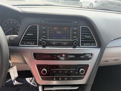 2015 Hyundai SONATA SE - Photo 13 - Cahokia, IL 62206
