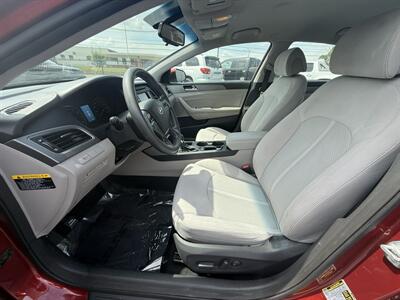 2015 Hyundai SONATA SE - Photo 9 - Cahokia, IL 62206