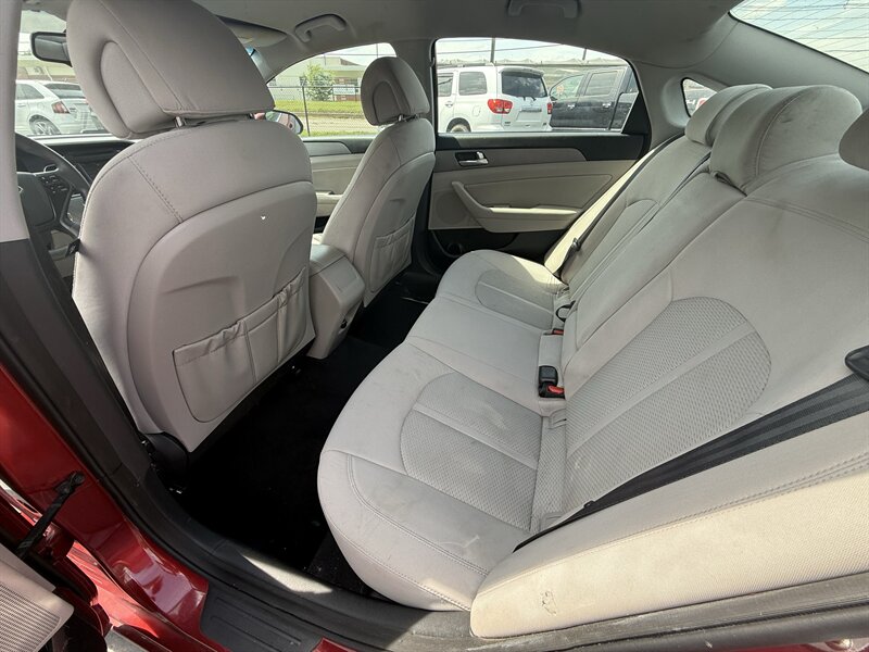 2015 Hyundai SONATA SE - Photo 10 - Cahokia, IL 62206