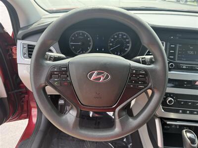 2015 Hyundai SONATA SE - Photo 12 - Cahokia, IL 62206