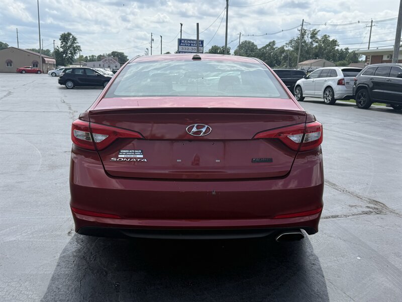 2015 Hyundai SONATA SE - Photo 7 - Cahokia, IL 62206