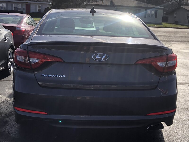 2017 Hyundai Sonata Base photo 5