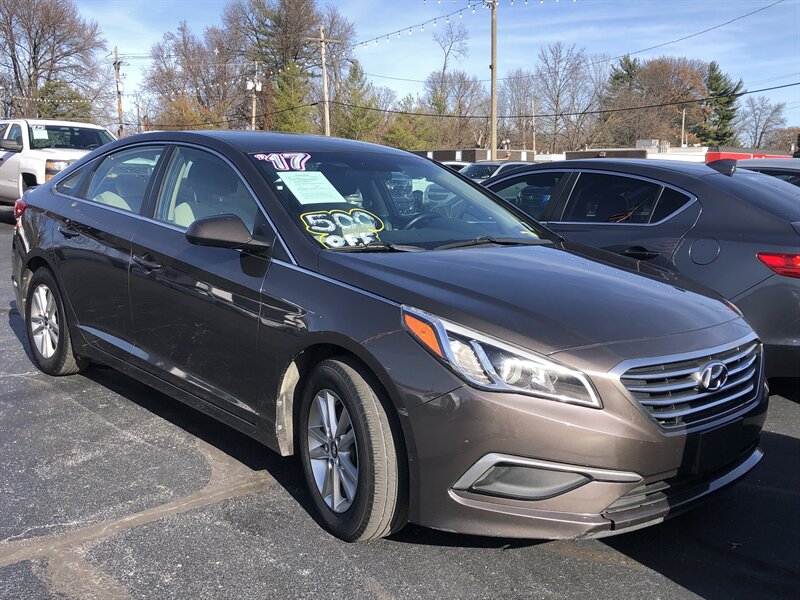 2017 Hyundai Sonata Base photo 2