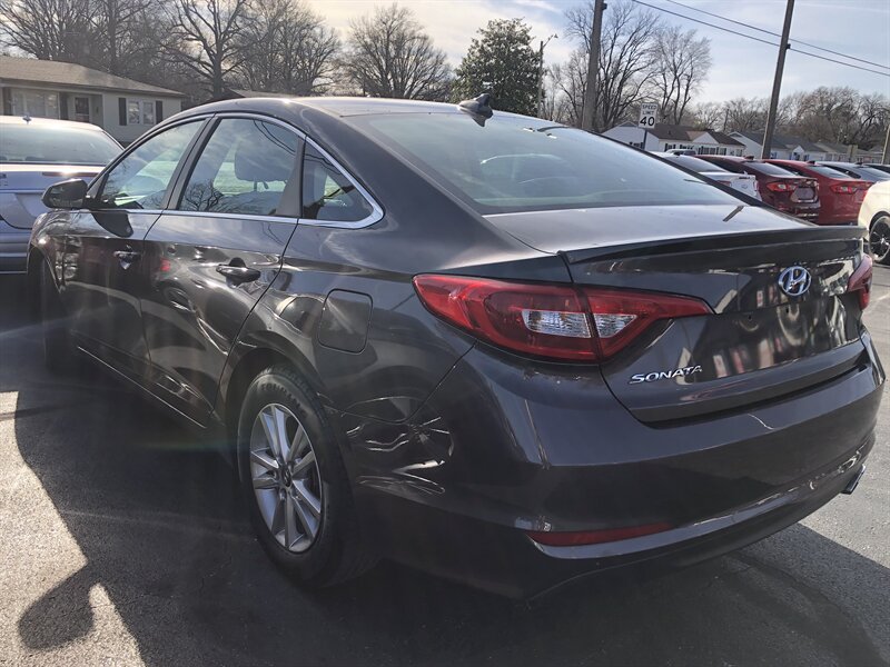 2017 Hyundai Sonata Base photo 4