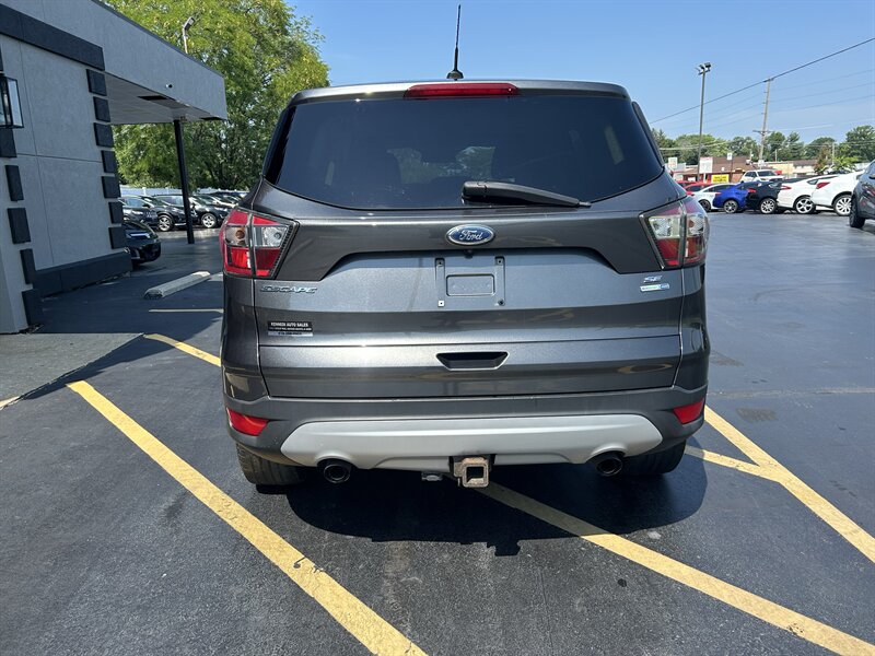 2017 Ford Escape SE - Photo 7 - Fairview Heights, IL 62208