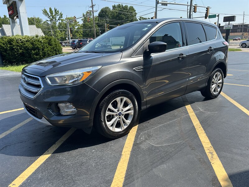 2017 Ford Escape SE - Photo 3 - Fairview Heights, IL 62208