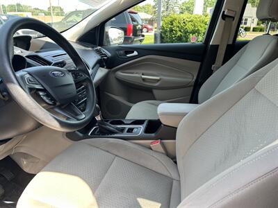 2017 Ford Escape SE - Photo 8 - Fairview Heights, IL 62208