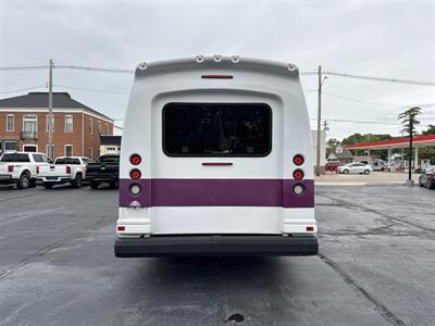 2017 Ford E-Series Van SHUTTLE E-450 - Photo 8 - Millstadt, IL 62260