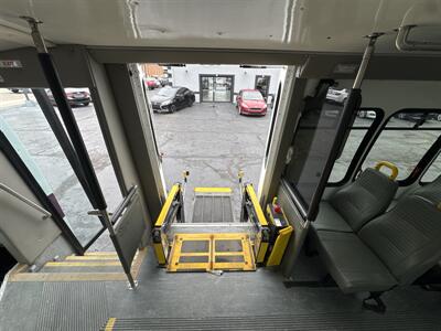 2017 Ford E-Series Van SHUTTLE E-450 - Photo 20 - Millstadt, IL 62260