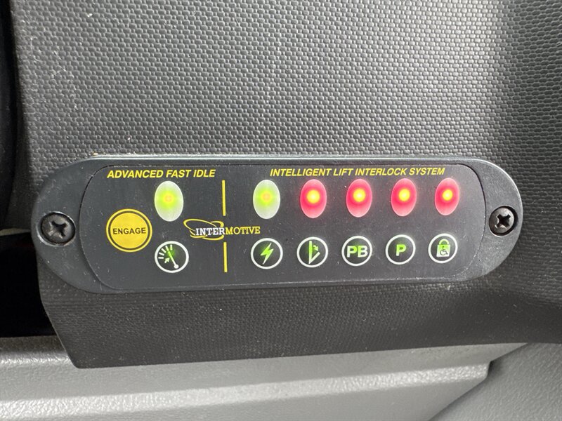 2017 Ford E-Series Van SHUTTLE E-450 - Photo 16 - Millstadt, IL 62260