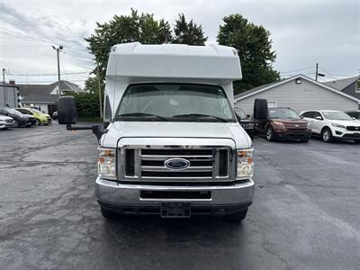 2017 Ford E-Series Van SHUTTLE E-450 - Photo 7 - Millstadt, IL 62260