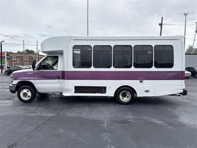 2017 Ford E-Series Van SHUTTLE E-450 - Photo 5 - Millstadt, IL 62260