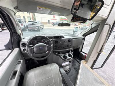2017 Ford E-Series Van SHUTTLE E-450 - Photo 12 - Millstadt, IL 62260