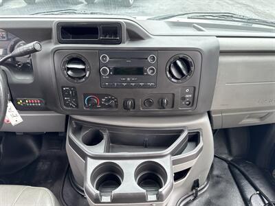 2017 Ford E-Series Van SHUTTLE E-450 - Photo 14 - Millstadt, IL 62260