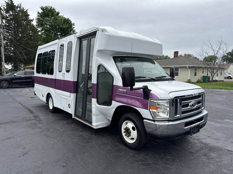 2017 Ford E-Series Van SHUTTLE  E-450