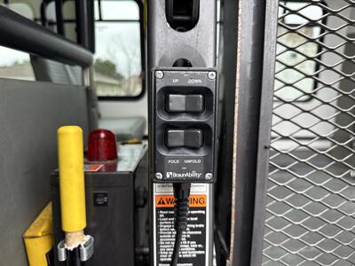 2017 Ford E-Series Van SHUTTLE E-450 - Photo 19 - Millstadt, IL 62260