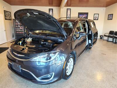 2020 Chrysler Pacifica Touring L   - Photo 1 - Cahokia, IL 62206