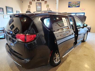 2020 Chrysler Pacifica Touring L   - Photo 5 - Cahokia, IL 62206