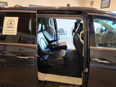 2020 Chrysler Pacifica Touring L   - Photo 4 - Cahokia, IL 62206