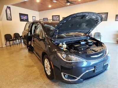 2020 Chrysler Pacifica Touring L   - Photo 3 - Cahokia, IL 62206