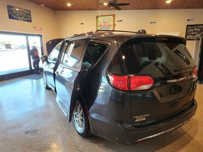 2020 Chrysler Pacifica Touring L   - Photo 6 - Cahokia, IL 62206