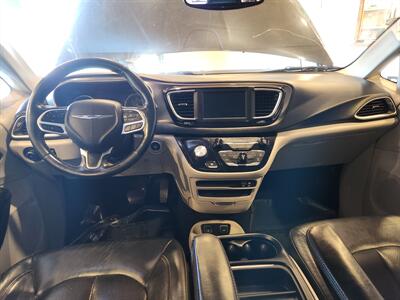 2020 Chrysler Pacifica Touring L   - Photo 7 - Cahokia, IL 62206