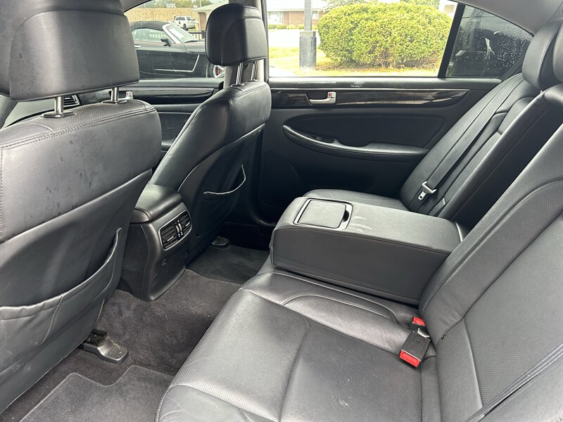 2012 Hyundai Genesis 3.8L V6 - Photo 9 - Fairview Heights, IL 62208