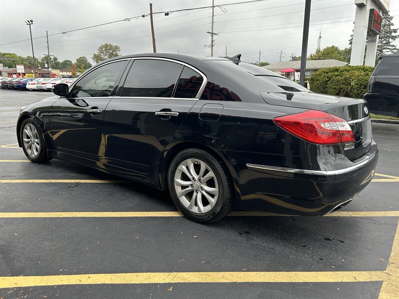 2012 Hyundai Genesis 3.8L V6 - Photo 5 - Fairview Heights, IL 62208