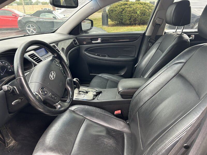 2012 Hyundai Genesis 3.8L V6 - Photo 8 - Fairview Heights, IL 62208