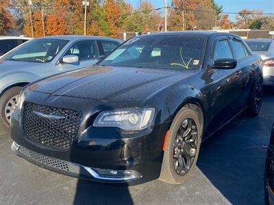 2019 Chrysler 300 Series S   - Photo 2 - Belleville, IL 62226