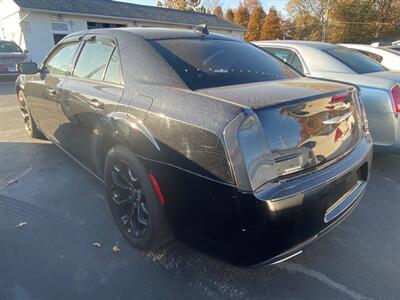 2019 Chrysler 300 Series S   - Photo 3 - Belleville, IL 62226