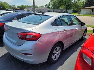 2018 Chevrolet Cruze LS Auto   - Photo 5 - Belleville, IL 62226