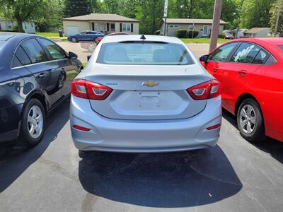 2018 Chevrolet Cruze LS Auto   - Photo 4 - Belleville, IL 62226