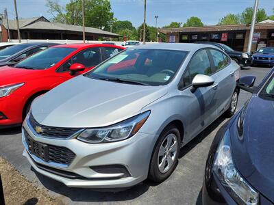 2018 Chevrolet Cruze LS Auto   - Photo 2 - Belleville, IL 62226