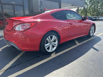 2011 Hyundai Genesis Coupe 2.0T   - Photo 4 - Fairview Heights, IL 62208