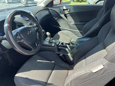 2011 Hyundai Genesis Coupe 2.0T   - Photo 8 - Fairview Heights, IL 62208