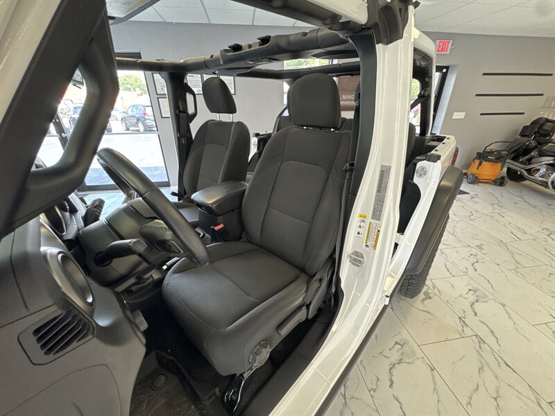 2020 Jeep Wrangler Willys Sport - Photo 10 - Millstadt, IL 62260