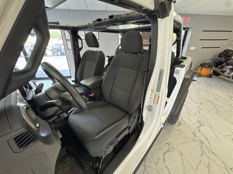 2020 Jeep Wrangler Willys Sport - Photo 10 - Millstadt, IL 62260