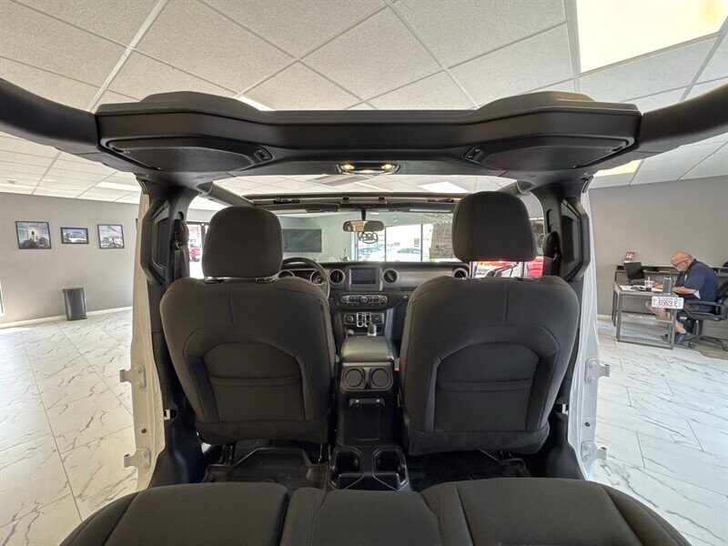 2020 Jeep Wrangler Willys Sport - Photo 11 - Millstadt, IL 62260