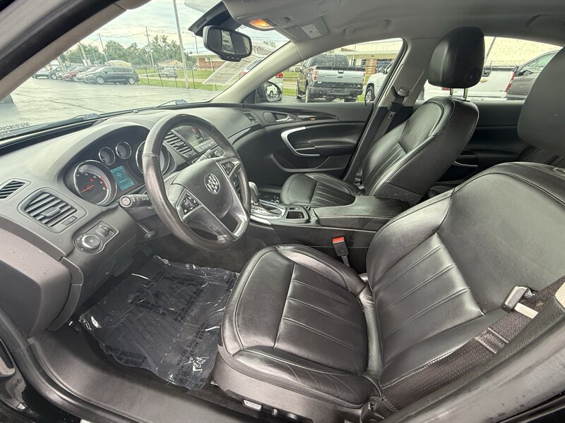 2013 Buick Regal Premium 1 - Photo 9 - Cahokia, IL 62206