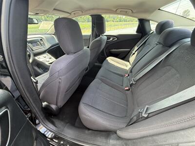 2015 Chrysler 200 Limited   - Photo 9 - Cahokia, IL 62206