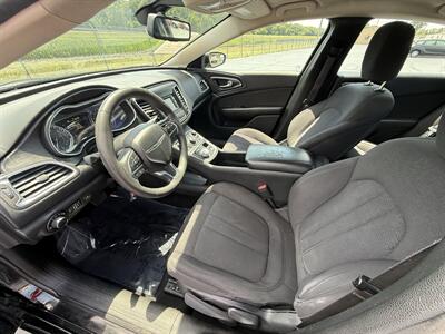 2015 Chrysler 200 Limited   - Photo 8 - Cahokia, IL 62206