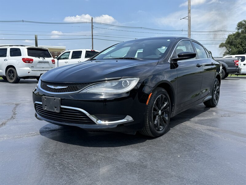 2015 Chrysler 200 Limited   - Photo 1 - Cahokia, IL 62206