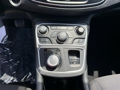 2015 Chrysler 200 Limited   - Photo 13 - Cahokia, IL 62206