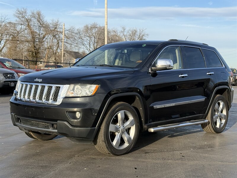 2011 Jeep Grand Cherokee Overland   - Photo 1 - Cahokia, IL 62206